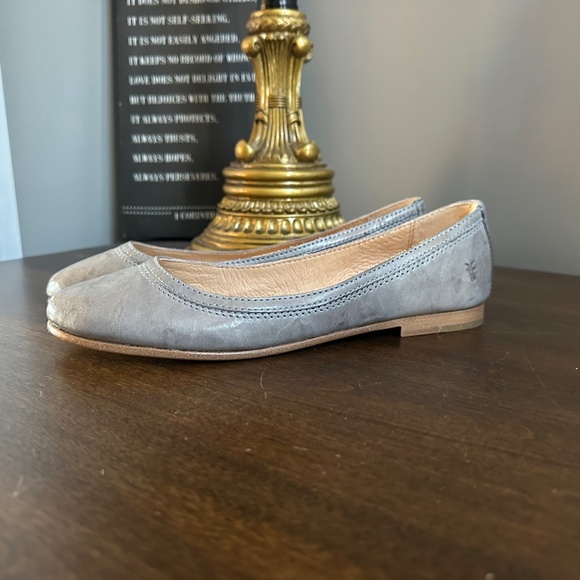 NWT Frye Carson Ballet 5.5 Steel Blue Leather Slip-On Flats - Picture 1 of 16